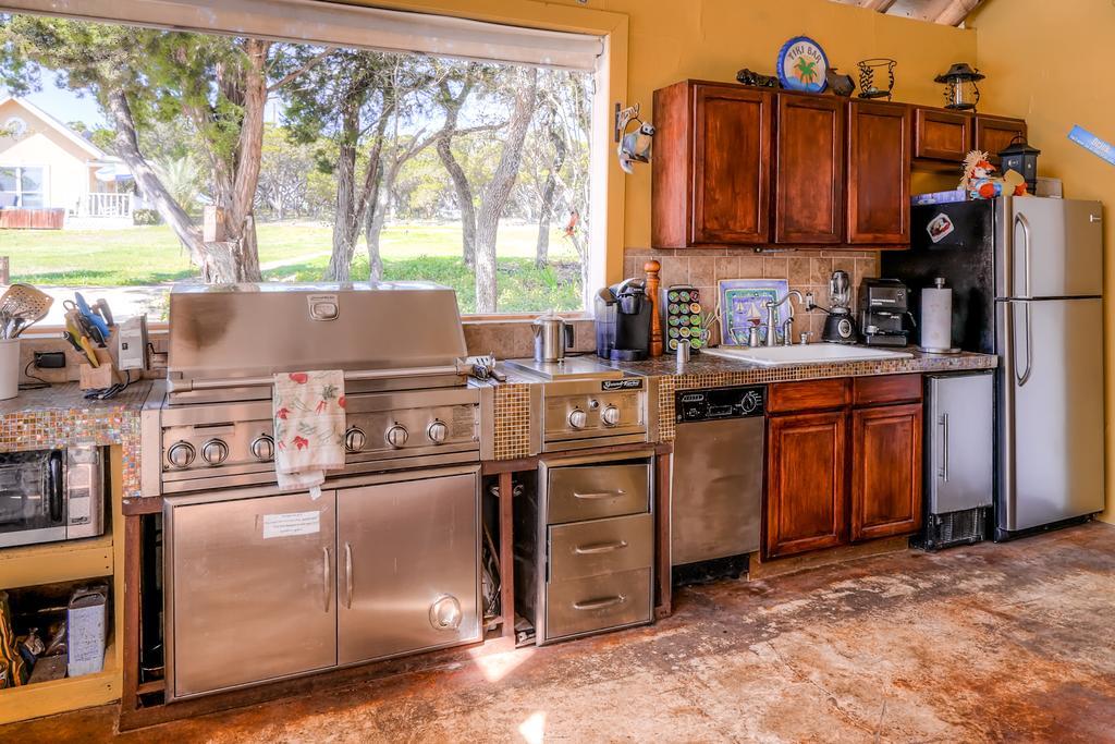 Готель Tnt Hill Country Getaways Helotes Екстер'єр фото